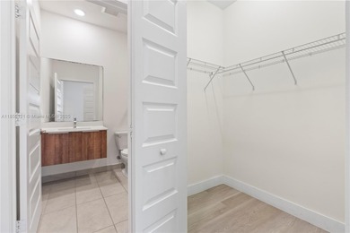 Investor opportunity! Luxurious Smart Apartment 2/ 2/1 in