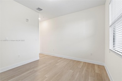 Investor opportunity! Luxurious Smart Apartment 2/ 2/1 in