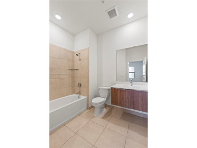 Investor opportunity! Luxurious Smart Apartment 2/ 2/1 in