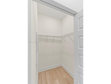 Investor opportunity! Luxurious Smart Apartment 2/ 2/1 in