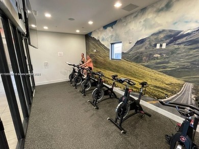 Investor opportunity! Luxurious Smart Apartment 2/ 2/1 in