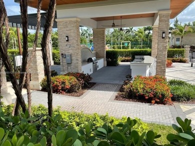 Investor opportunity! Luxurious Smart Apartment 2/ 2/1 in