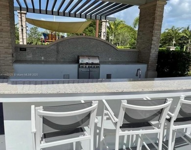 Investor opportunity! Luxurious Smart Apartment 2/ 2/1 in