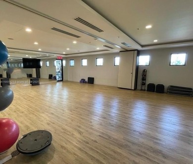 Investor opportunity! Luxurious Smart Apartment 2/ 2/1 in