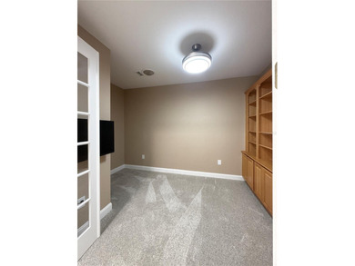 One or more photo(s) has been virtually staged. Seller's Loss Is