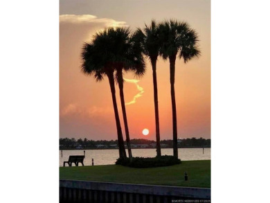 Like Brand New!! Gorgeous and move-in ready! Fabulous