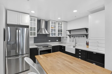 Village at Abacoa 1/1 with an open floor plan and balcony