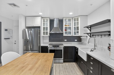 Village at Abacoa 1/1 with an open floor plan and balcony