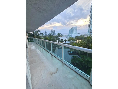 Experience Coastal Luxury at Its Finest
Dream apartment located