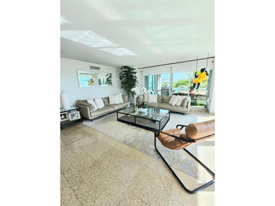 Experience Coastal Luxury at Its Finest
Dream apartment located