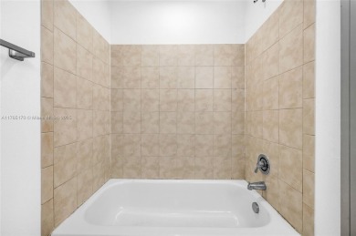 Absolutely beautiful house 3 bedrooms 2.5 bathrooms, 1 car