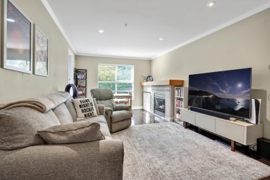 This cozy 682 Sq ft 1 bed, 1 Bath and large den home offers