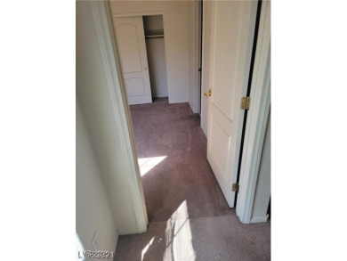 Welcome HOME to the GATED community of Parkway Villas!! This