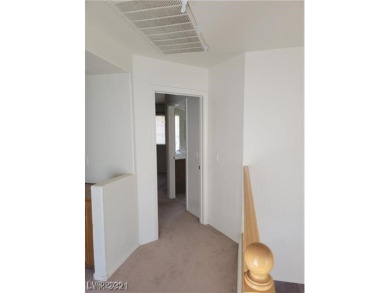 Welcome HOME to the GATED community of Parkway Villas!! This