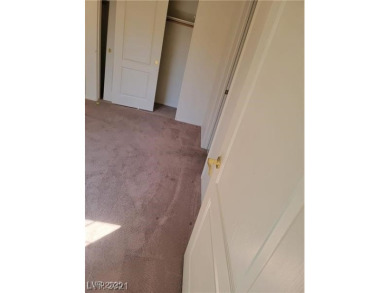 Welcome HOME to the GATED community of Parkway Villas!! This