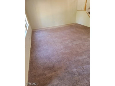 Welcome HOME to the GATED community of Parkway Villas!! This