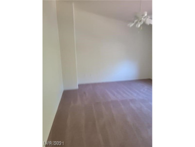 Welcome HOME to the GATED community of Parkway Villas!! This