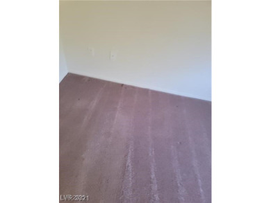 Welcome HOME to the GATED community of Parkway Villas!! This