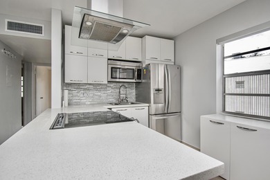 Titally renovated condo!Kings point +55 community with so many