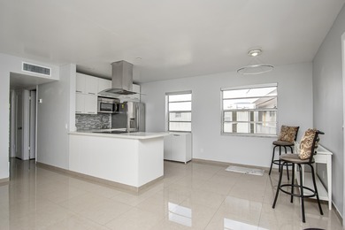 Titally renovated condo!Kings point +55 community with so many