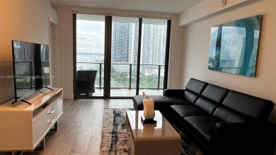 Fully furnished luxury 1 Bed + Den, 1.5 Bath condo in Hyde