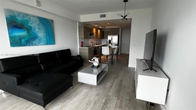 Fully furnished luxury 1 Bed + Den, 1.5 Bath condo in Hyde