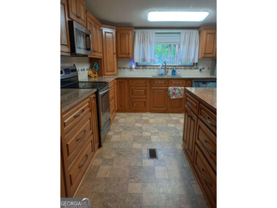 Welcome to Country Living in Dewey Rose! This 2114sq foot