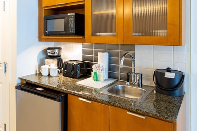 Beautiful Sunset Views!!! Located on the 4th floor of Bahia