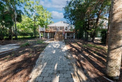 Welcome to your peaceful waterfront retreat in Suwannee