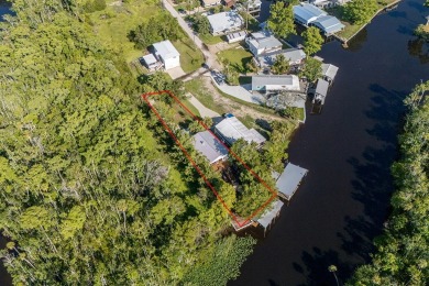 Welcome to your peaceful waterfront retreat in Suwannee