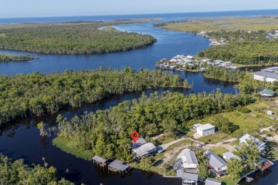 Welcome to your peaceful waterfront retreat in Suwannee
