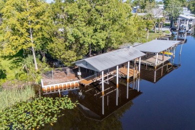 Welcome to your peaceful waterfront retreat in Suwannee