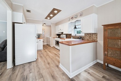 Welcome to your peaceful waterfront retreat in Suwannee