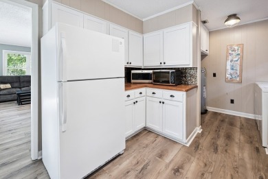 Welcome to your peaceful waterfront retreat in Suwannee