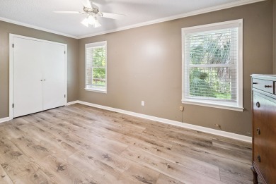 Welcome to your peaceful waterfront retreat in Suwannee