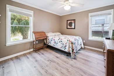 Welcome to your peaceful waterfront retreat in Suwannee