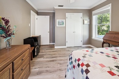 Welcome to your peaceful waterfront retreat in Suwannee