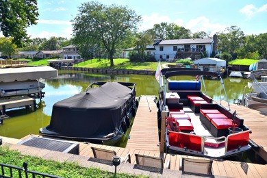 Beautiful 4BR, 3 BA, 2 story on Lake Manawa Canalpletely updated