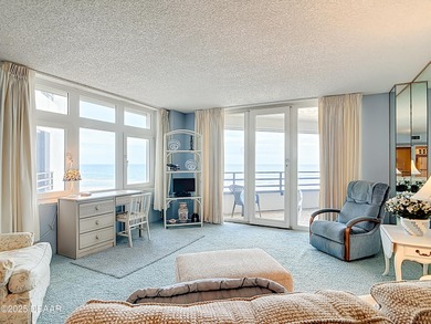 DIRECT OCEANFRONT  - Enjoy your waterfront lifestyle in this