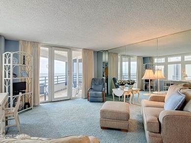 DIRECT OCEANFRONT  - Enjoy your waterfront lifestyle in this