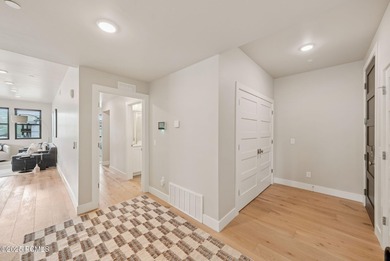 Discover Mayflower Lakeside. An incredible community with