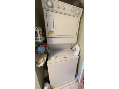 Top-Floor Corner Unit -- One Bedroom Retreat in Magnolia Place!