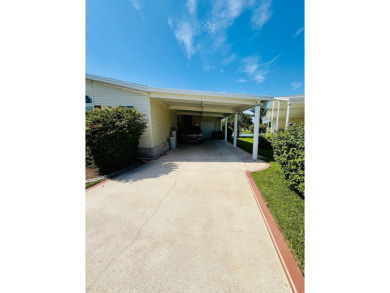 MOTIVATED SELLER, BRING YOUR OFFER ON THIS EXQUISITE LAKEFRONT