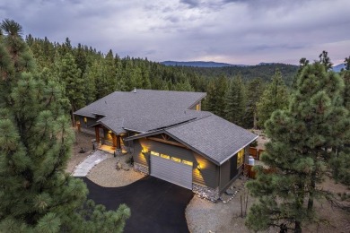 Modern Mountain Escape with Panoramic Views & Endless Adventure