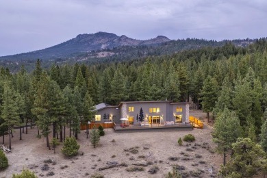 Modern Mountain Escape with Panoramic Views & Endless Adventure