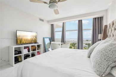 This Stunning 2/2 Fully Furnished, Modern,relaxing Floridian