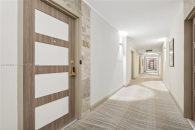 This Stunning 2/2 Fully Furnished, Modern,relaxing Floridian