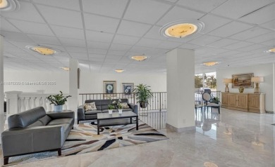 This Stunning 2/2 Fully Furnished, Modern,relaxing Floridian