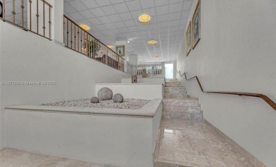 This Stunning 2/2 Fully Furnished, Modern,relaxing Floridian