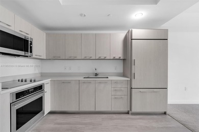 Welcome to Brickell Heights East! This desirable 04-line